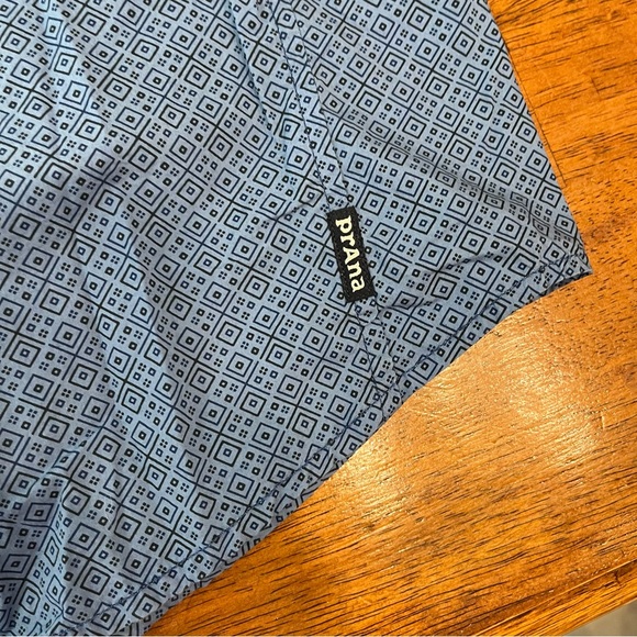 Prana Men’s Blue Navy button down short sleeve 100% organic cotton size large - Picture 2 of 9